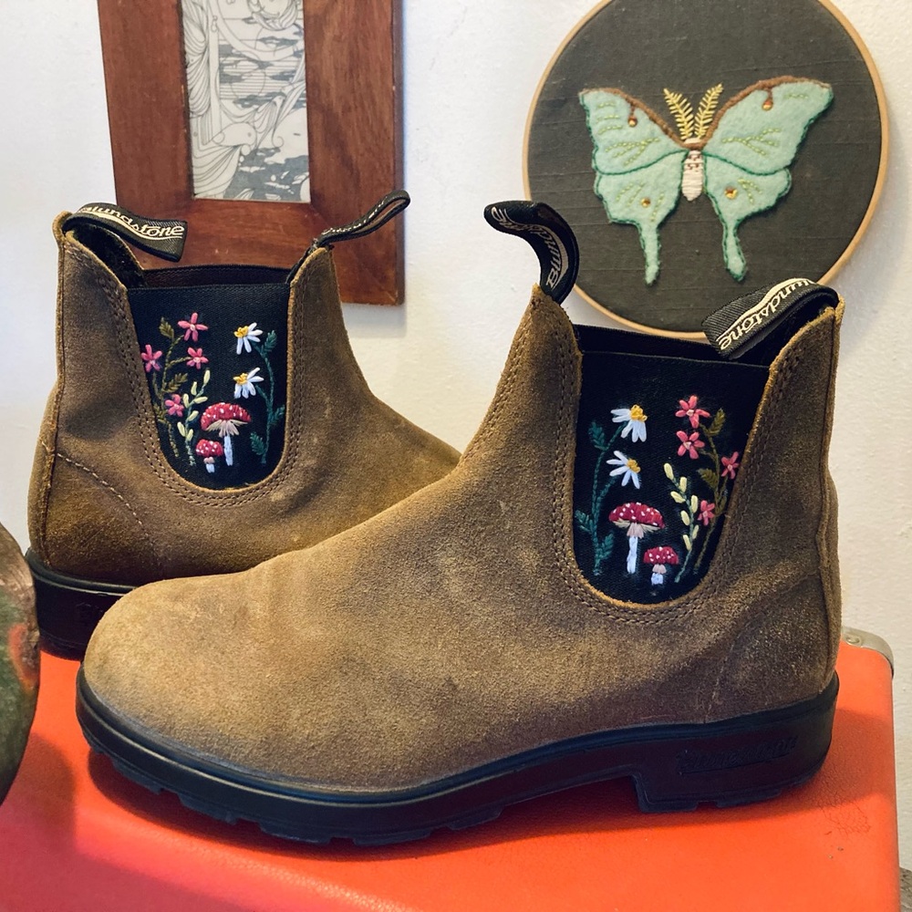 OOAK! Blundstone Chelsea Suede Leather Boots Brown Embroidered Women’s 8.5 - Picture 2 of 8
